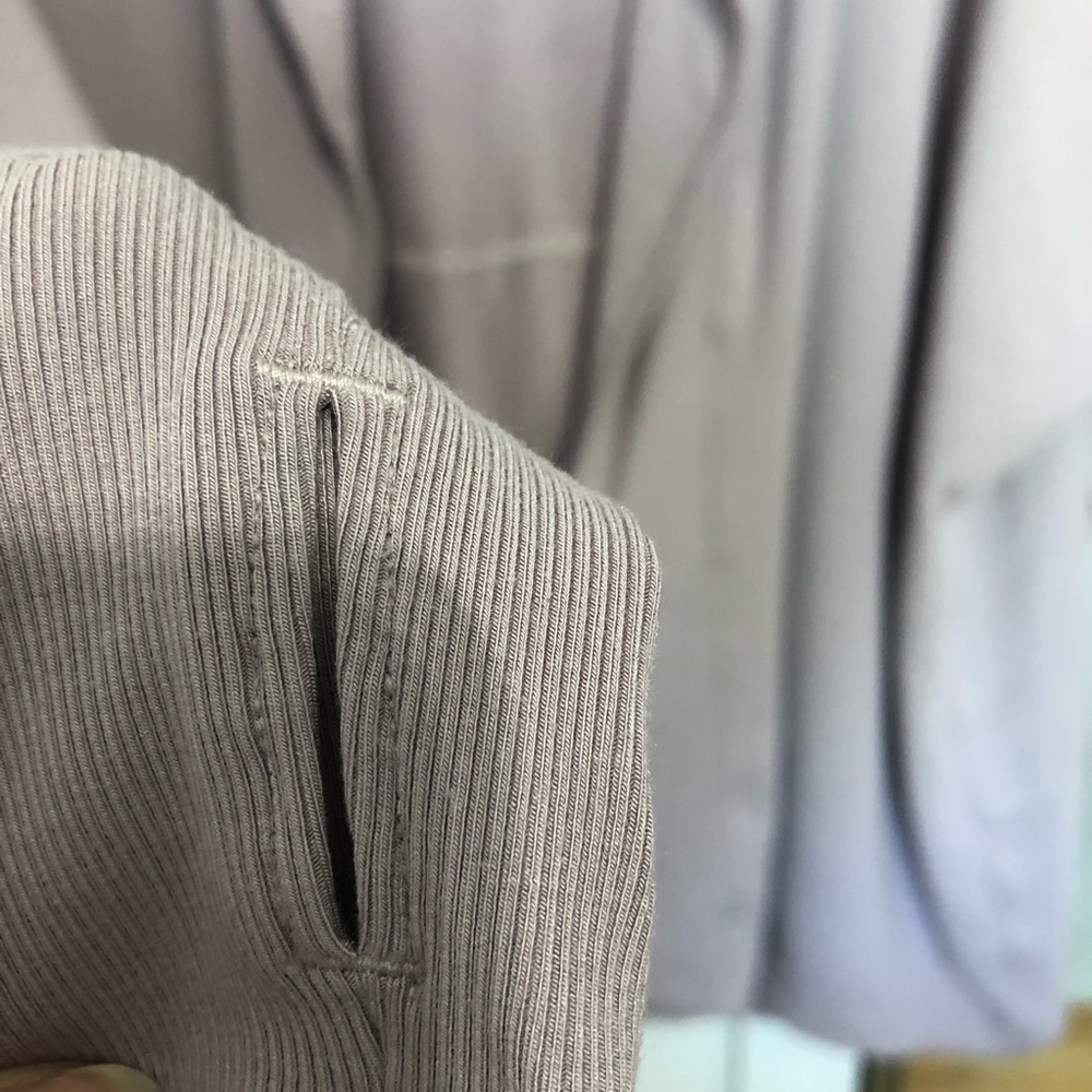 Lululemon Back In Action Wrap - Picture 7 of 11